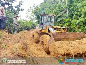 Con importante intervención de la municipalidad provincial y distrital de realizó limpieza de carretera del sector Catarata.